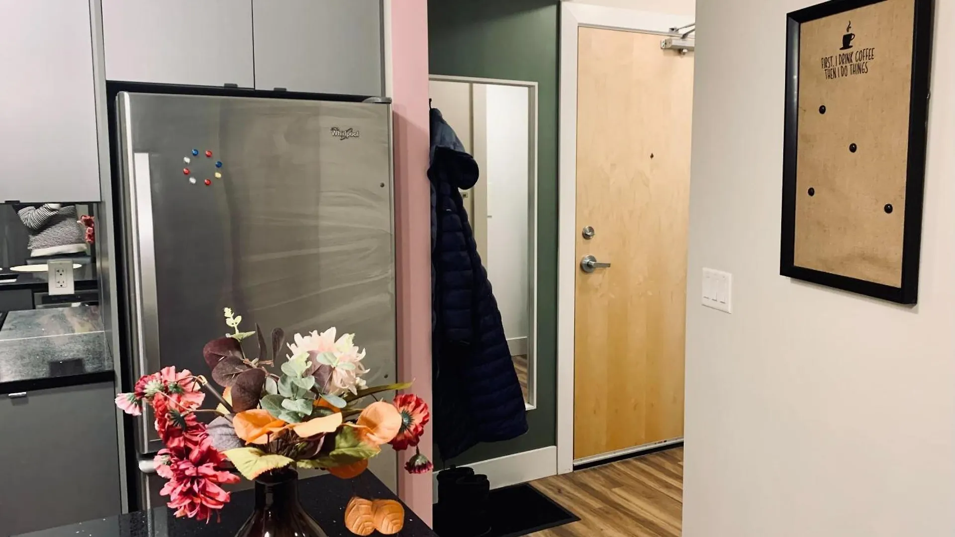 Tasteful Apt #108, Shared Rooftop Area Halifax Apartman